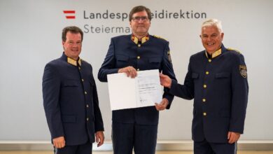 Landespolizeidirektor Gerald Ortner, HR Dr. Klaus Mayrhofer und stv. Landespolizeidirektor Alexander Gaisch (v.l.) © LPD/Huber