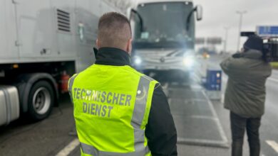 Erstbegutachtung am Kontrollplatz im Bereich Autobahnzubringer Graz-Ost © LPD Stmk