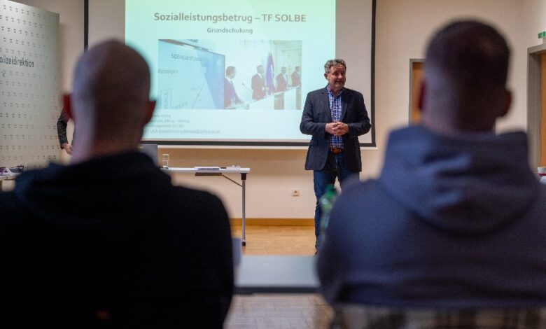 Oberst Rene Kornberger (LKA/Leitung) bei der Begrüßung © LPD Stmk/Huber